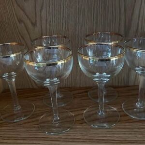 Elegant Gold-Rimmed Wine Glass Set